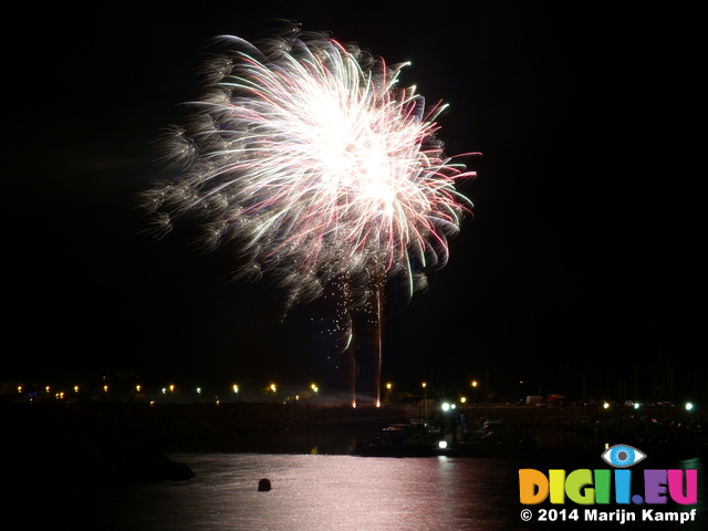 FZ007292 Fireworks at Argeles-sur-mer harbour